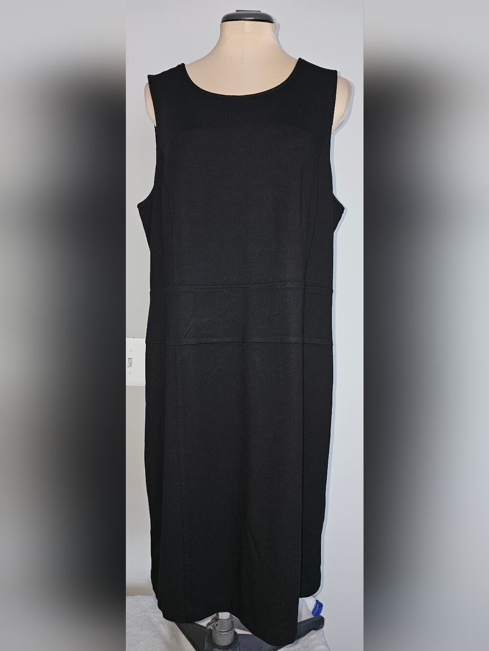 Signature Collection Black Sleeveless Shift Dress